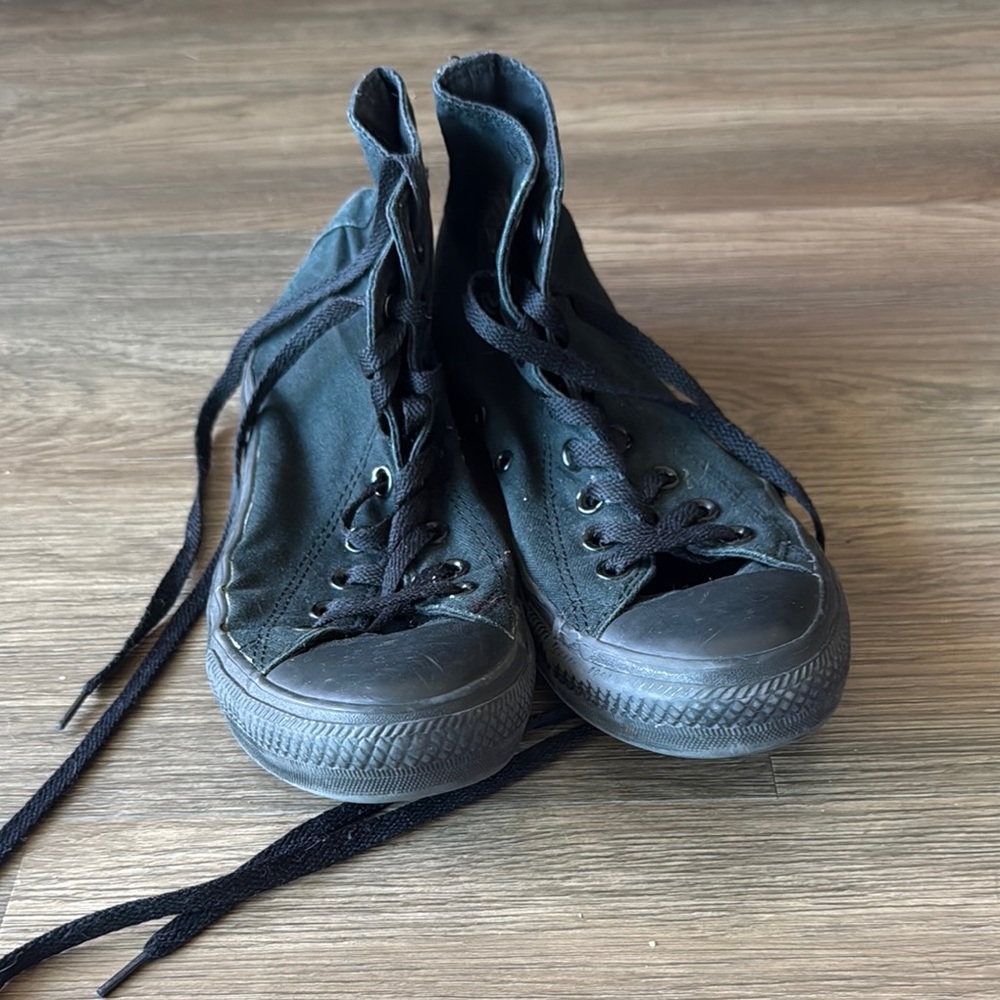 Mens 7.5 Womens 9.5 Converse Black High-Top Sneakers